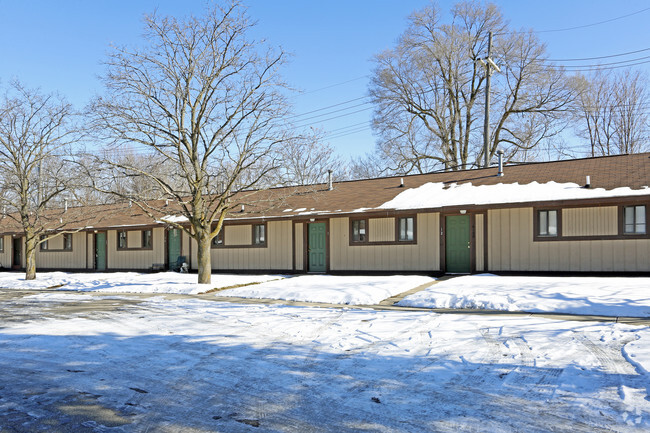 Building Photo - Airport Apartments