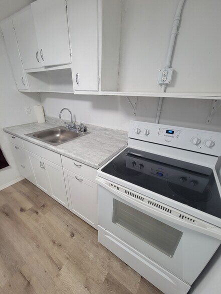 Building Photo - 513 W 7th Ave