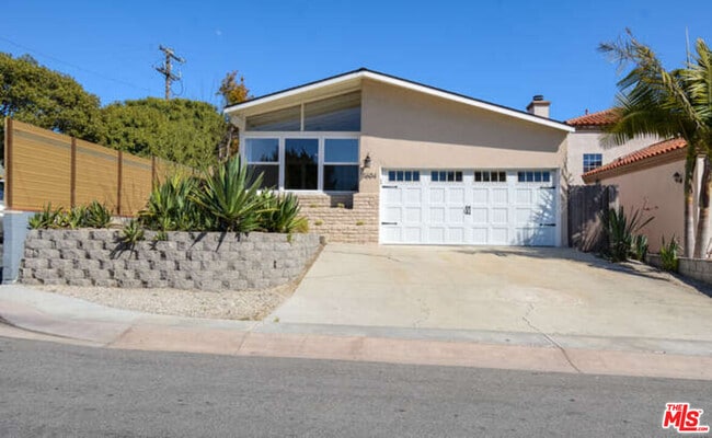 Building Photo - 1604 Oak Ave