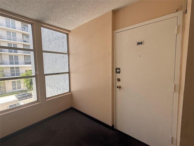 Building Photo - 750 NW 43rd Ave