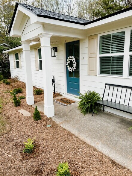 Building Photo - 223 Woodglen Dr