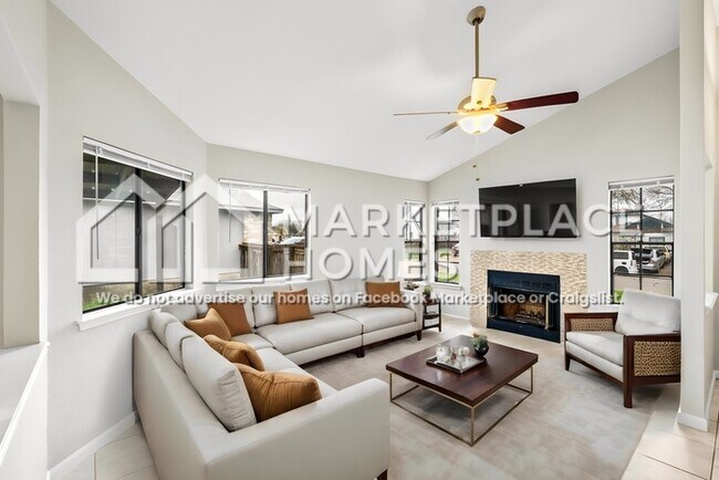Building Photo - 1001 Greenbriar Loop