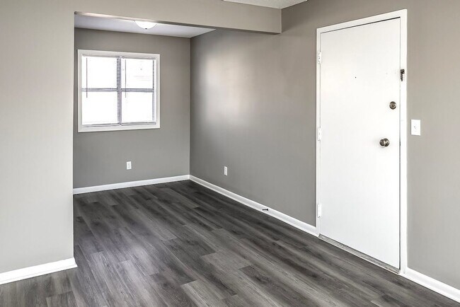 Building Photo - Spacious 1-Bed and 1-Bath Apartment in Bel...
