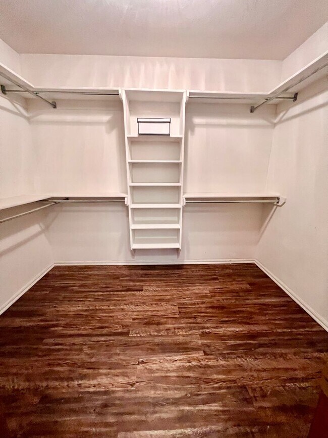 Building Photo - Beautifully Updated 3 Bedroom, 2 Bath Home...