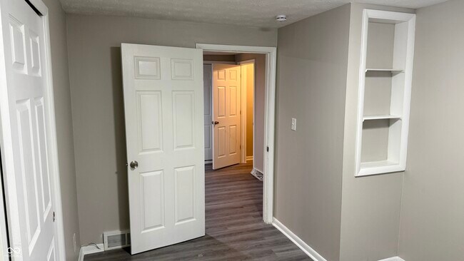Building Photo - 2215 Durham Dr