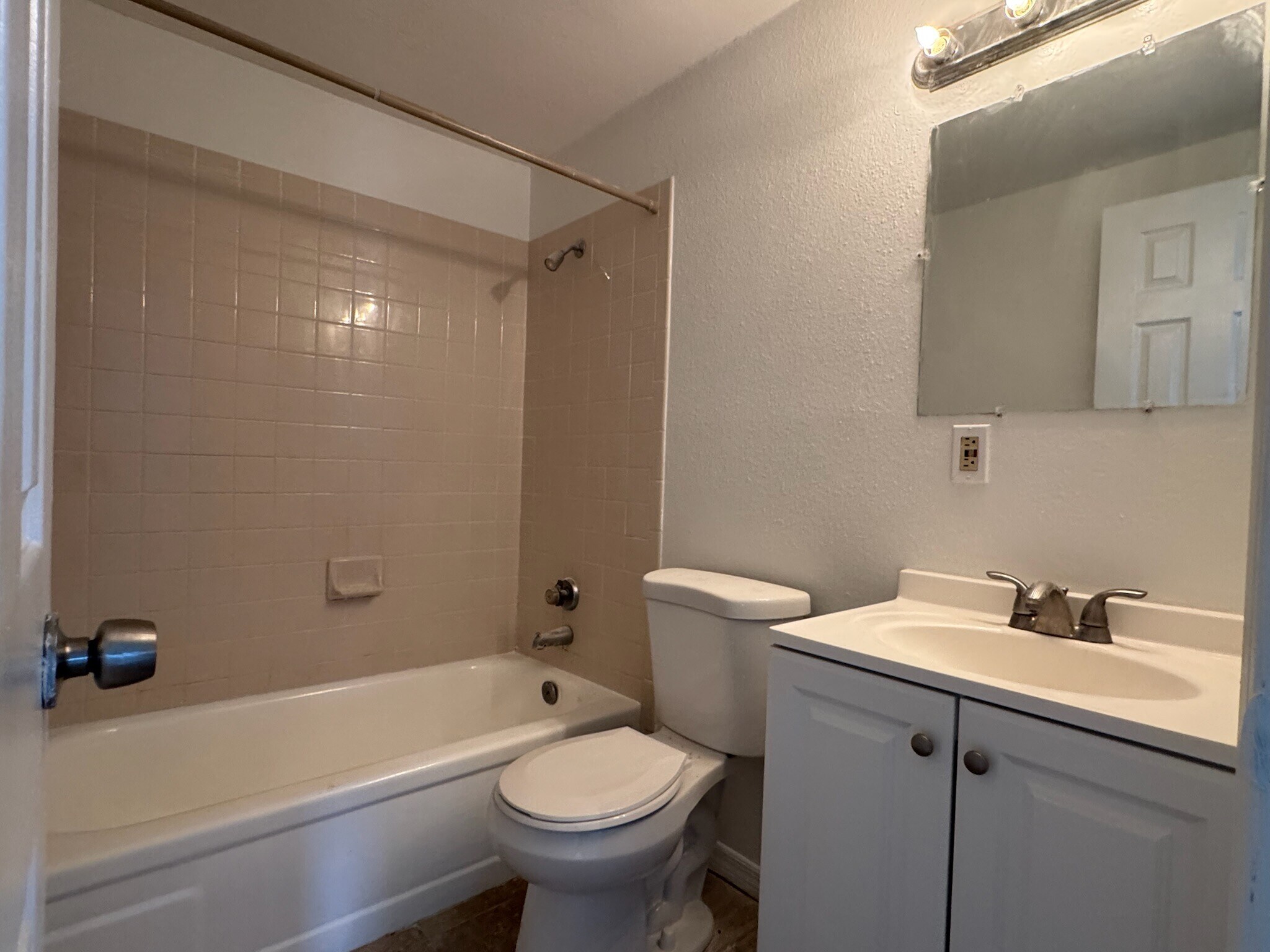 Building Photo - 7825 40th Avenue Dr W