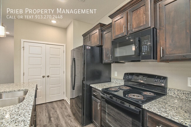 Building Photo - 12321 S Chelsea St