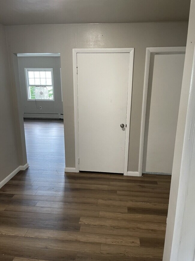 Building Photo - "4-Bed Home with spacious rooms in Wilkes Barre!"
