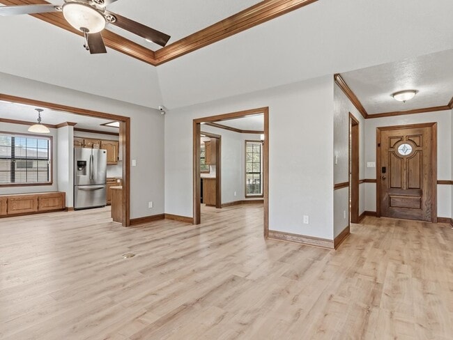 Building Photo - 6970 Ellen Ln