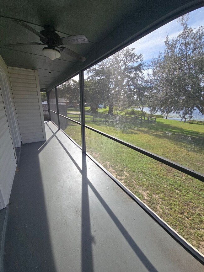 Building Photo - 3 bed 2 bath Lake House