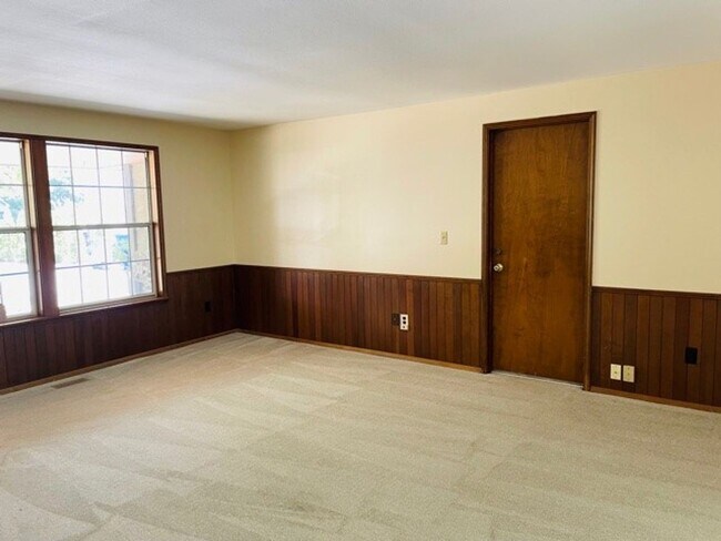 Building Photo - 14007 SE 51st Pl