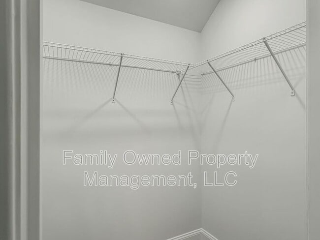 Building Photo - 208 Shortmarsh St