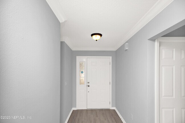 Building Photo - 757 MacKenzie Cir