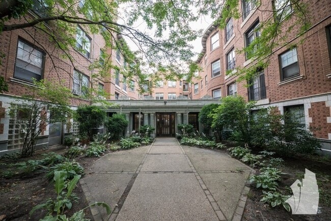 Building Photo - 1154 W Lunt Ave