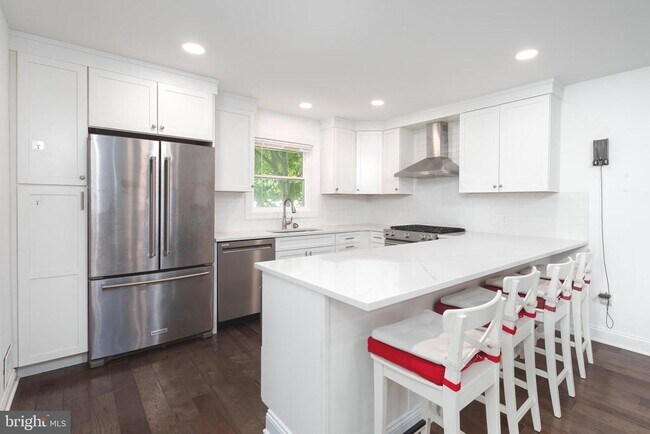 Building Photo - 211 Ross Stevenson Cir