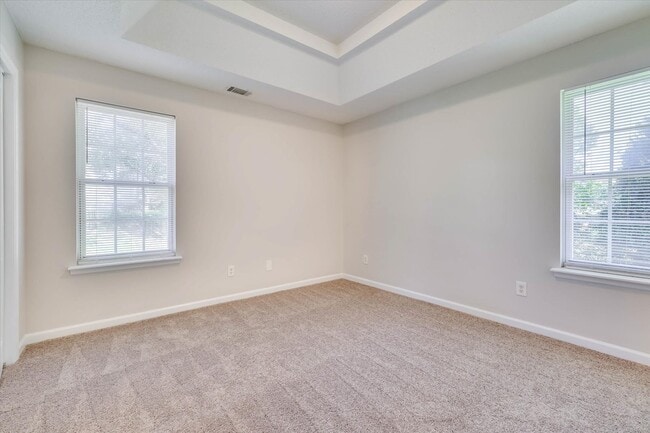 Building Photo - 2811 Bennington Dr