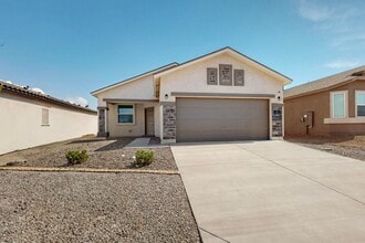 Building Photo - Charming 3 bedroom, 2 bath home in East El...