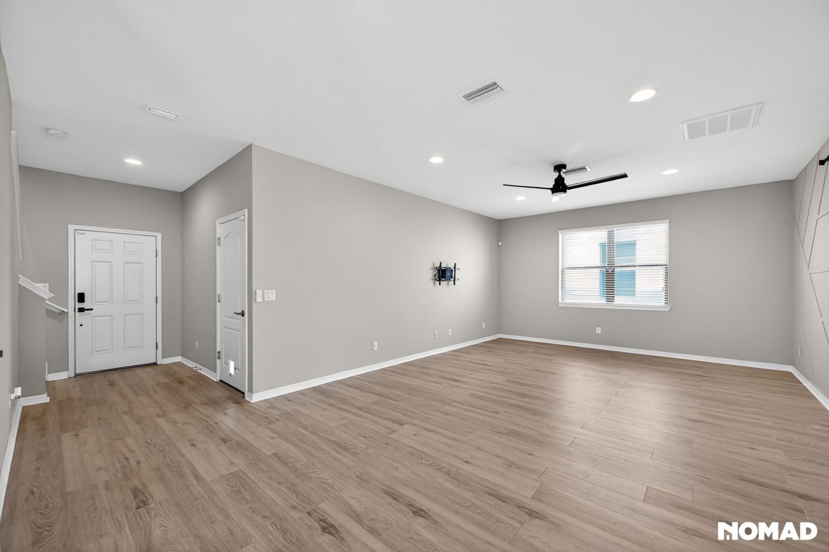 Building Photo - 5332 Fallen Leaf Dr