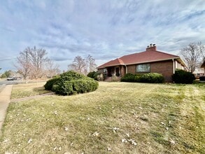 Building Photo - Beautiful shared home in Park Hill