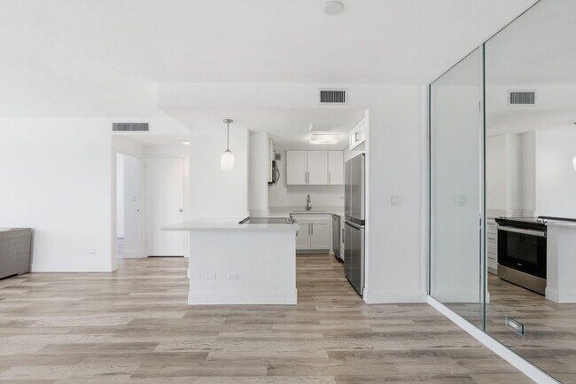 Building Photo - 2800 N Flagler Dr