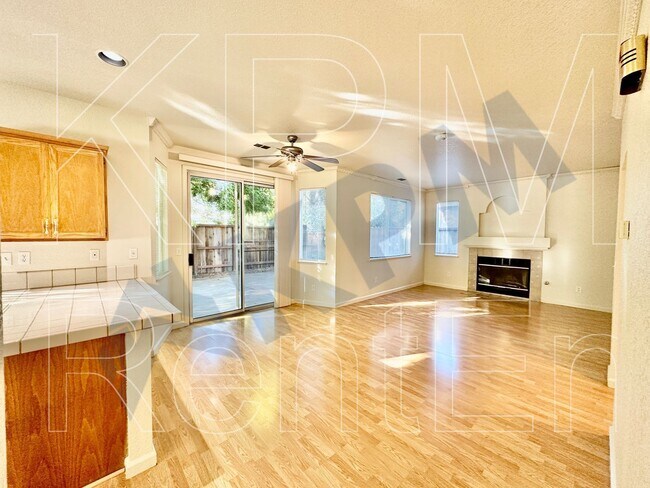 Building Photo - 3059 Carousel Cir