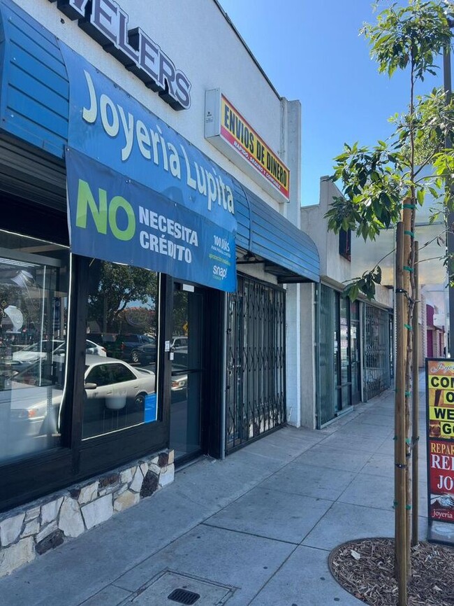 Building Photo - Commercial Unit for Rent in South Gate CA 90280