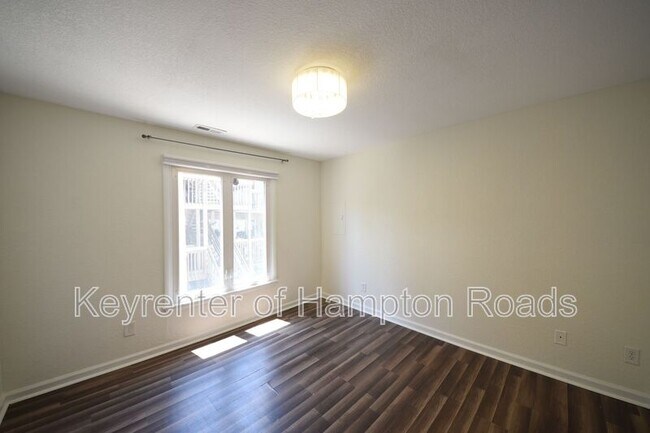 Building Photo - 9716 7th Bay St