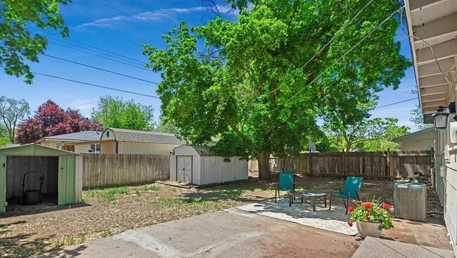 Building Photo - 1325 E 5th N