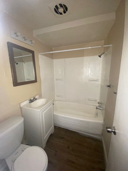 Building Photo - 15112 Euclid Ave