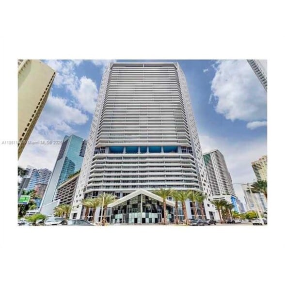 Building Photo - 1300 Brickell Bay Dr