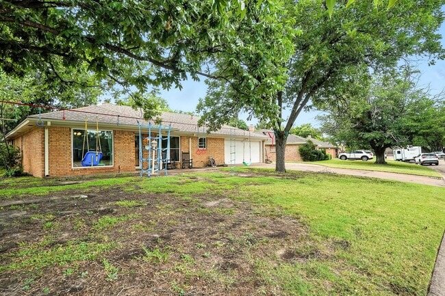 Building Photo - 3026 Ventura Dr