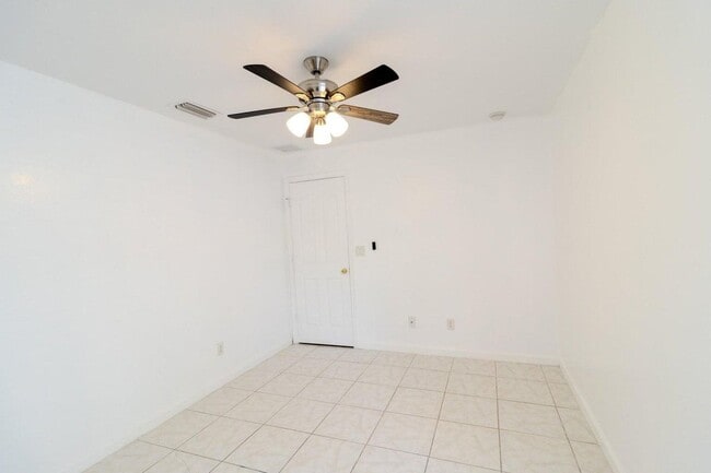 Building Photo - 3631 SW Kasin St