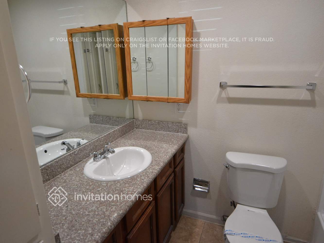 Building Photo - 2609 W Charter Oak Rd