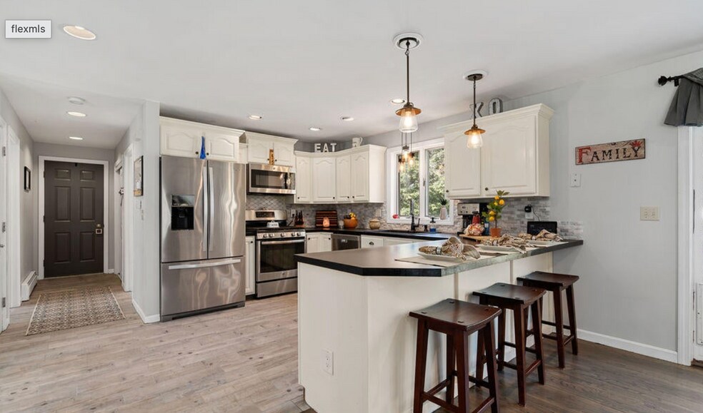 Building Photo - 13 White Pine Ln