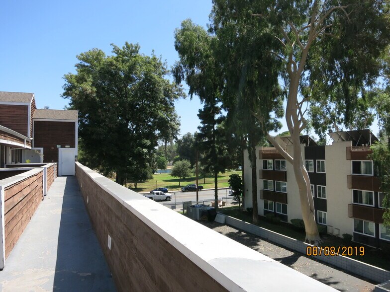 Building Photo - 6545 Reseda Blvd