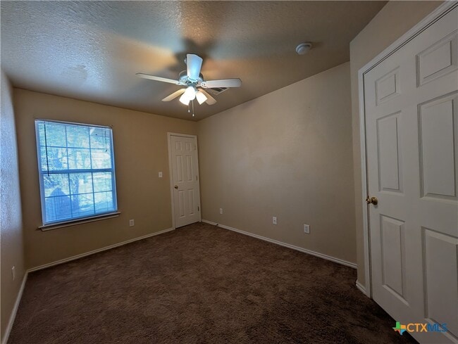 Building Photo - 1013 Misty Acres Dr