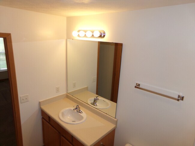 Building Photo - 108 Brookside Dr