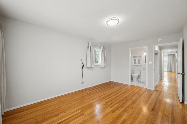 Building Photo - 2727 McGee Ave