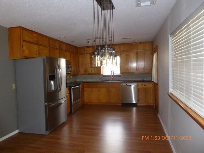 Building Photo - 2709 NW Marion Ave