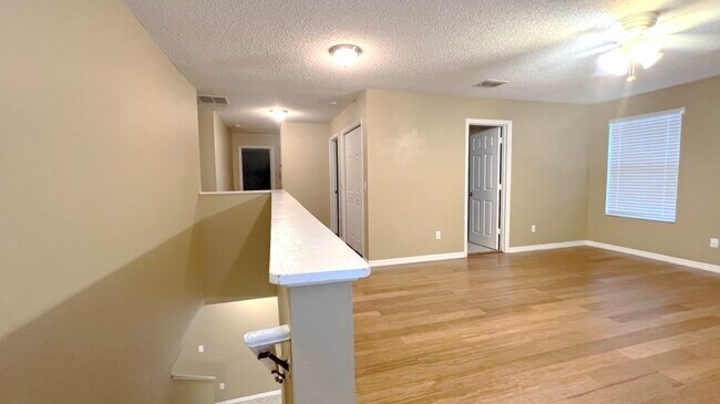 Building Photo - 831 Horseshoe Falls Dr