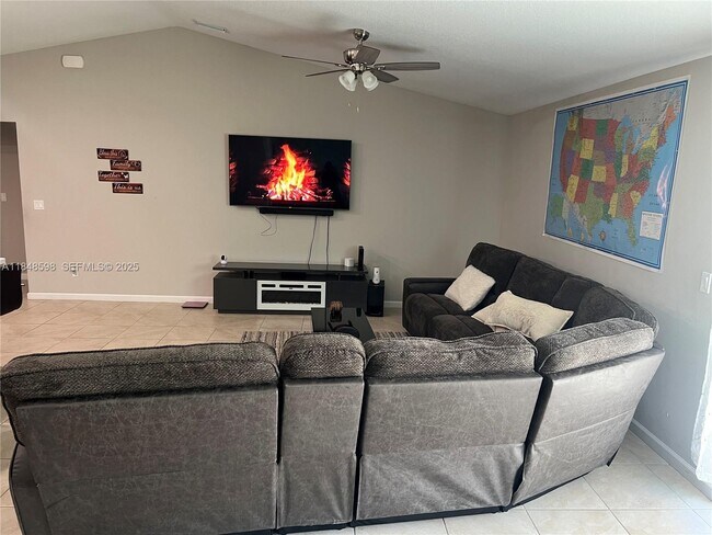 Building Photo - 172 SW Langfield Ave