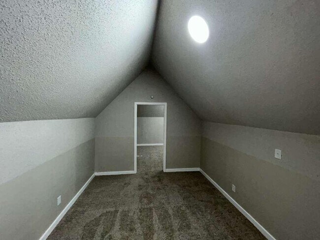 Building Photo - Freshly Renovated 3 Bedroom Bungalow