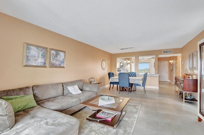 Building Photo - 14527 Bonaire Dr
