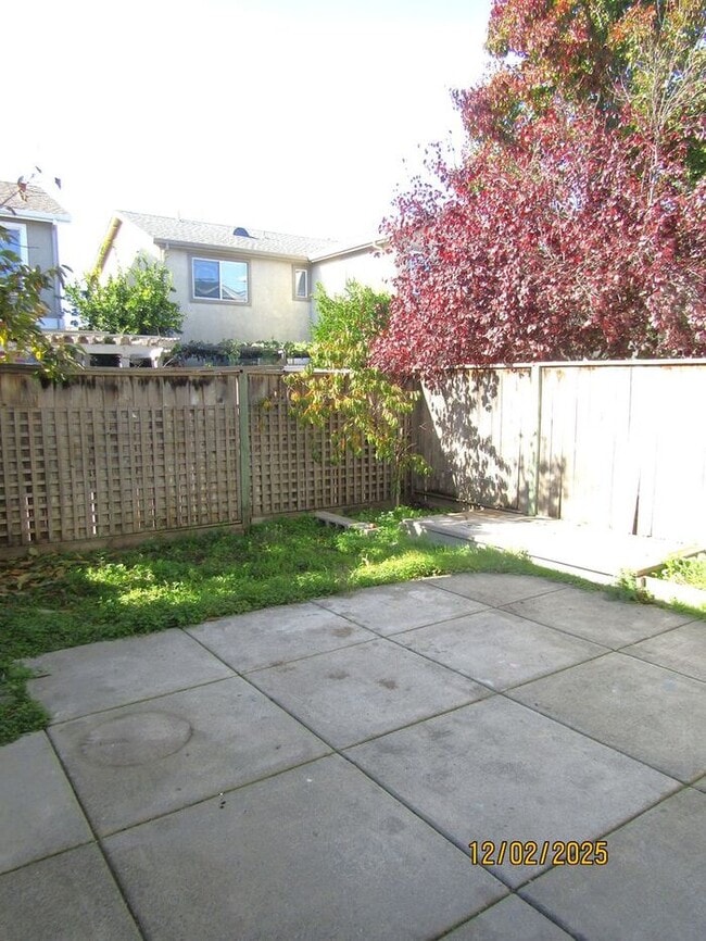 Building Photo - Beautiful 4 Bed 3 Bath Single Family Home in Santa Rosa- $3,250 per month!