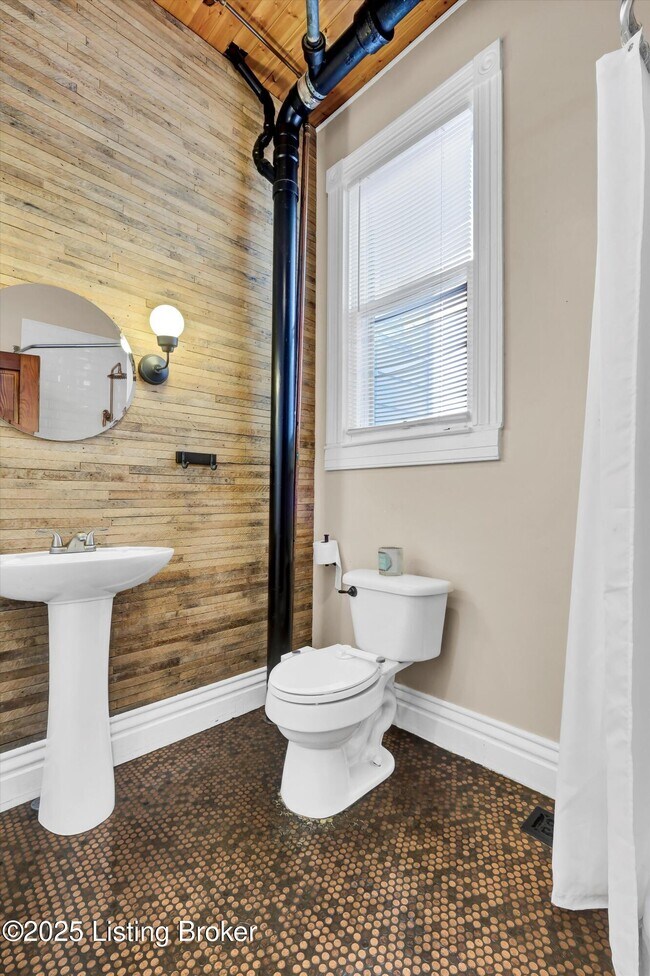 Building Photo - 1315 Highland Ave