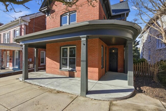 Building Photo - 305 W Broadway