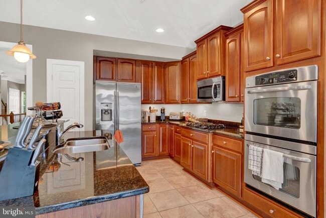 Primary Photo - 2460 Eastbourne Dr