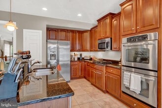 Building Photo - 2460 Eastbourne Dr