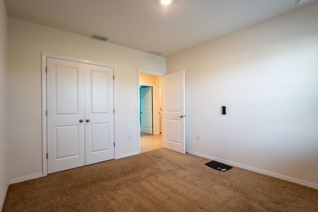 Building Photo - 1556 NE 50th Ter