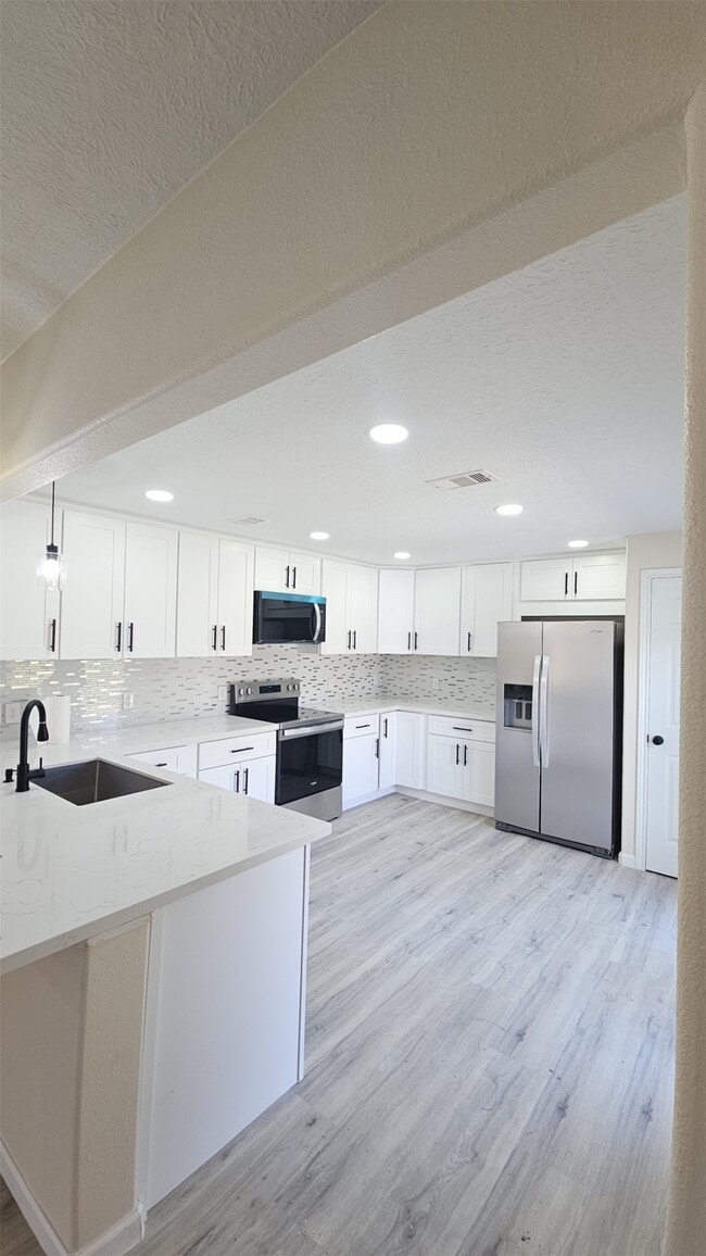 Building Photo - 2228 Eriksson St